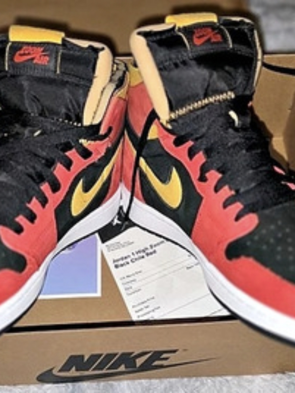 Nike Air Jordan 1 Retro High OG High-Top Sneakers in Red & Black US 9 Like New